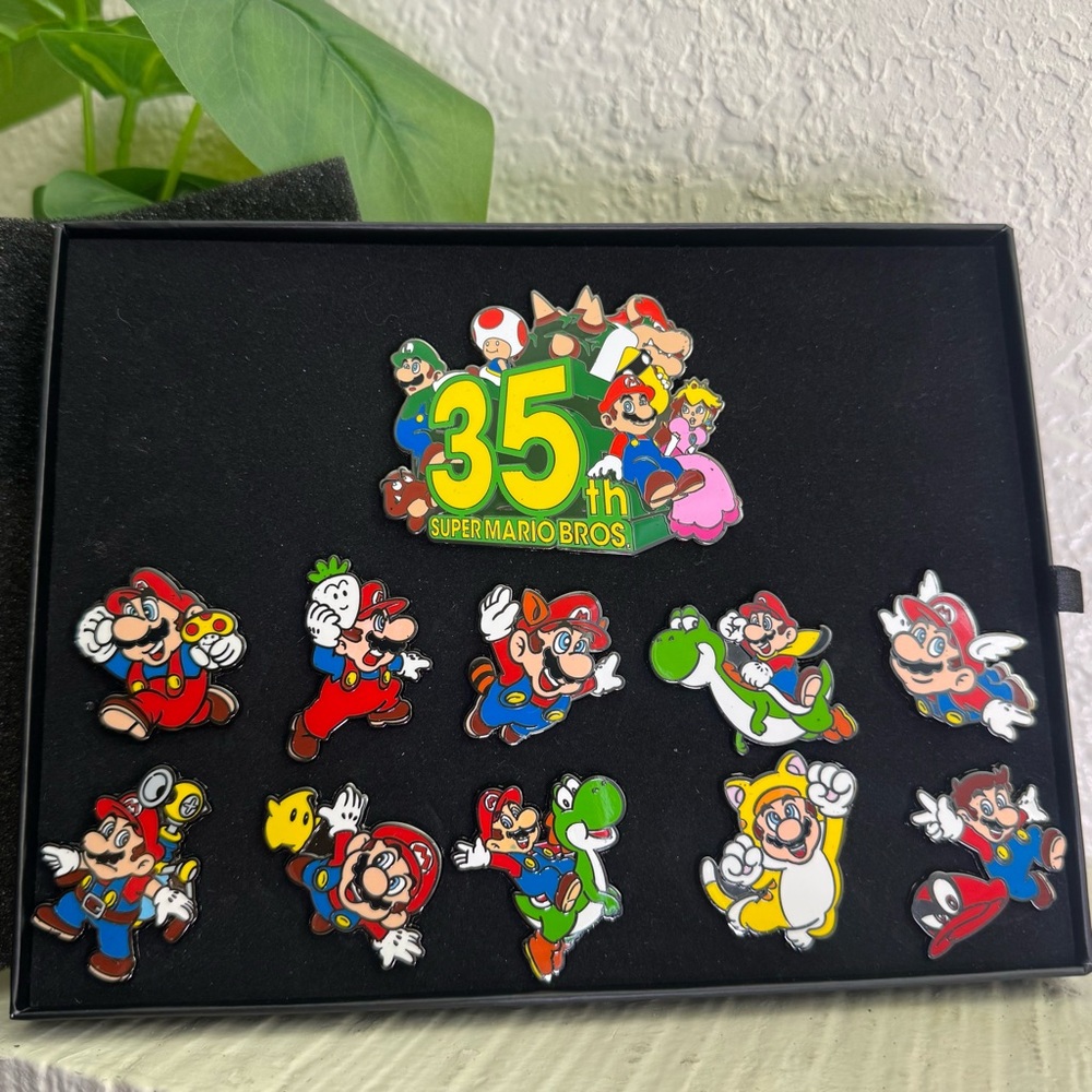 Super Mario Bros. 35th Anniversary Pin Set EXCLUSIVE RARE! - Open Box